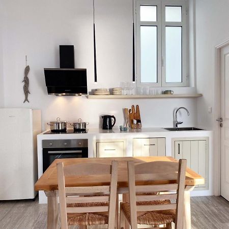 Lyra Seafront Apartment , Paroikia Town Center Bagian luar foto