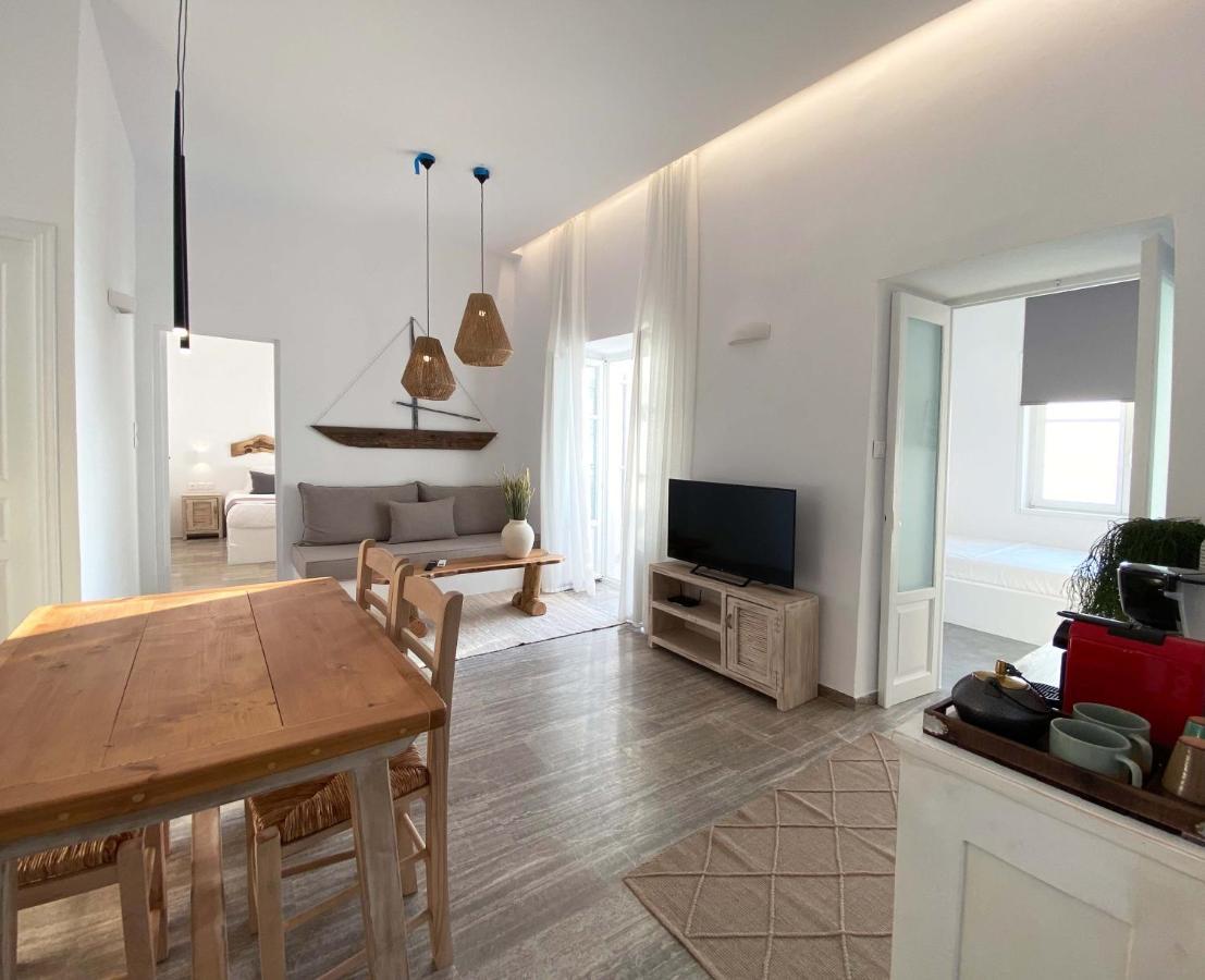 Lyra Seafront Apartment , Paroikia Town Center Bagian luar foto