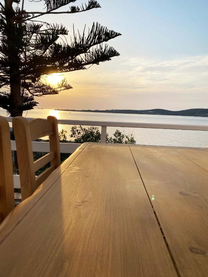 Lyra Seafront Apartment , Paroikia Town Center Bagian luar foto