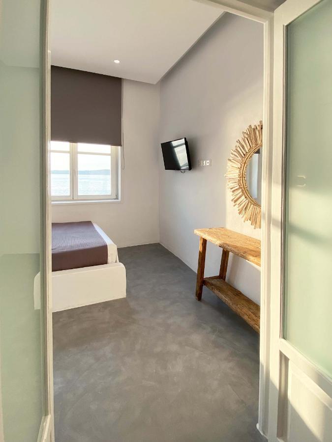 Lyra Seafront Apartment , Paroikia Town Center Bagian luar foto