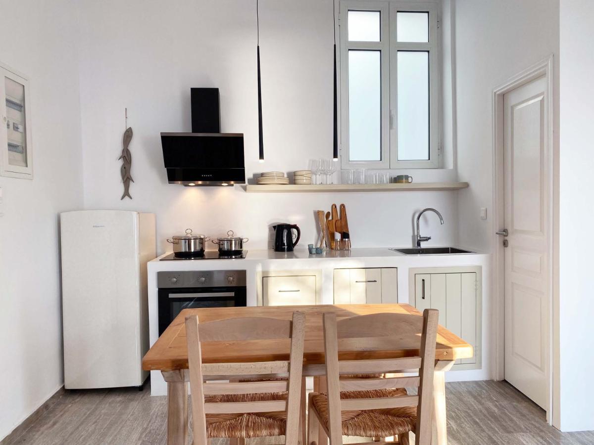 Lyra Seafront Apartment , Paroikia Town Center Bagian luar foto